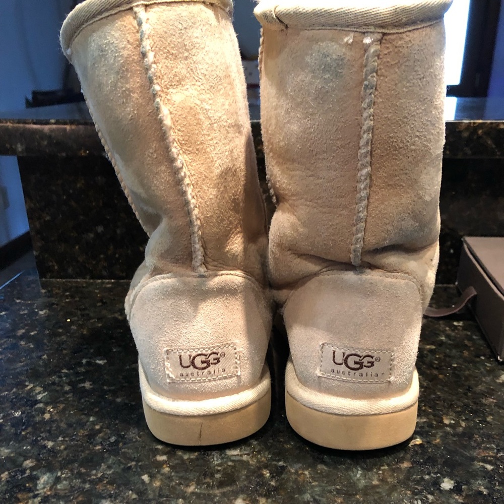 Women’s uggs - Picture 1 of 3